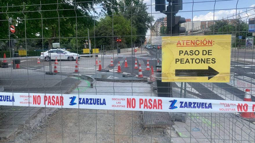 Carnero realiza nuevas obras en el carril bici de Isabel la Católica dos semanas después de inaugurarlo