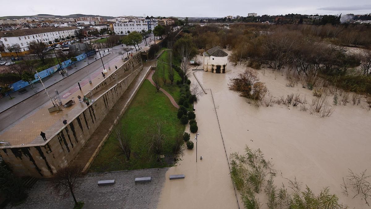El río Guadalquivir ha superado el umbral naranja a su paso por Córdoba