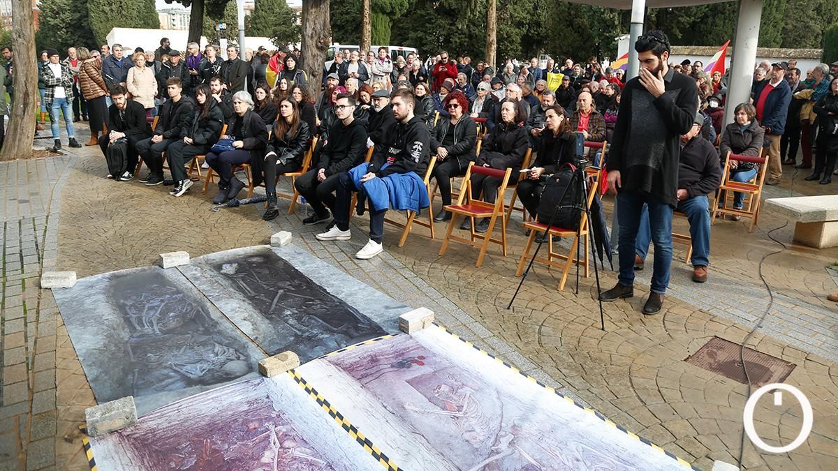 La Plataforma Comisión de la Verdad de Córdoba realiza una exhumación simbólica ante el retraso de las exhumaciones en Córdoba