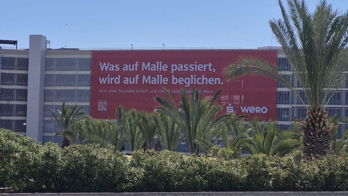 "El que passa a Mallorca es queda a Mallorca": un polèmic cartell en alemany a l'aeroport enfada l'illa