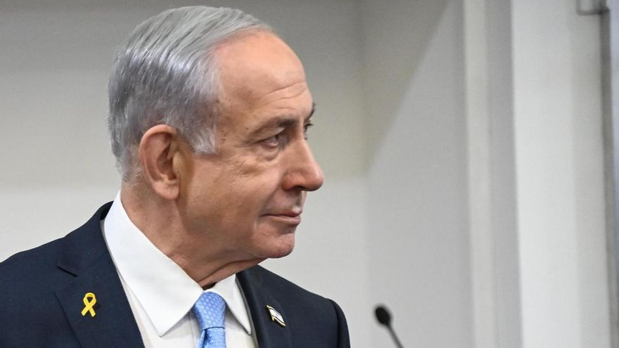 Foto de archivo del primer ministro israelí, Benjamin Netanyahu, durante una audiencia de su juicio por corrupción el 2 de abril de 2025 en Tel Aviv.