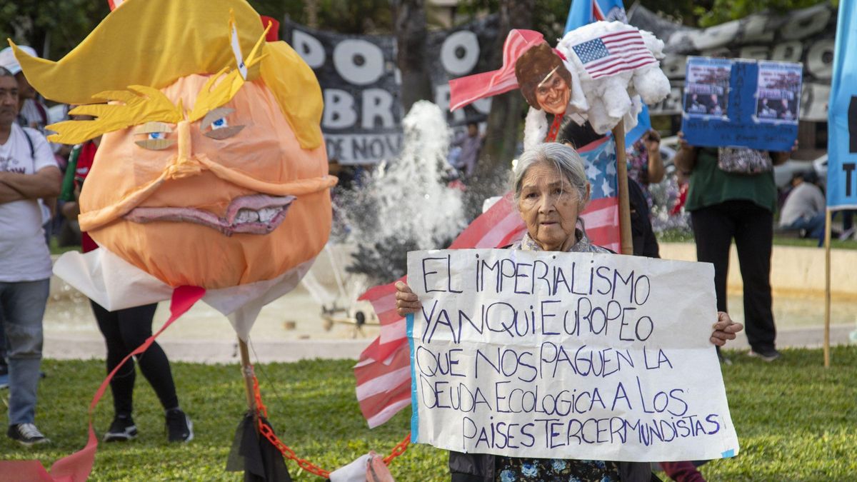 Los jubilados y autoconvocados presentaron “miles de firmas contra el ajuste”.