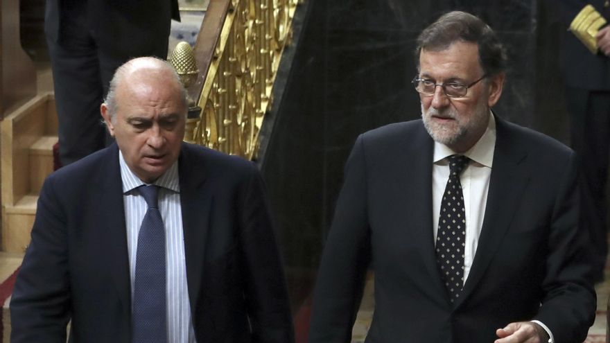 Mariano Rajoy junto al entonces ministro del Interior, Jorge Fernández Díaz, en 2016