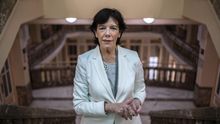Isabel Celaá: "Si tenemos que guardar las distancias, habrá que volver a las aulas escalonadamente"