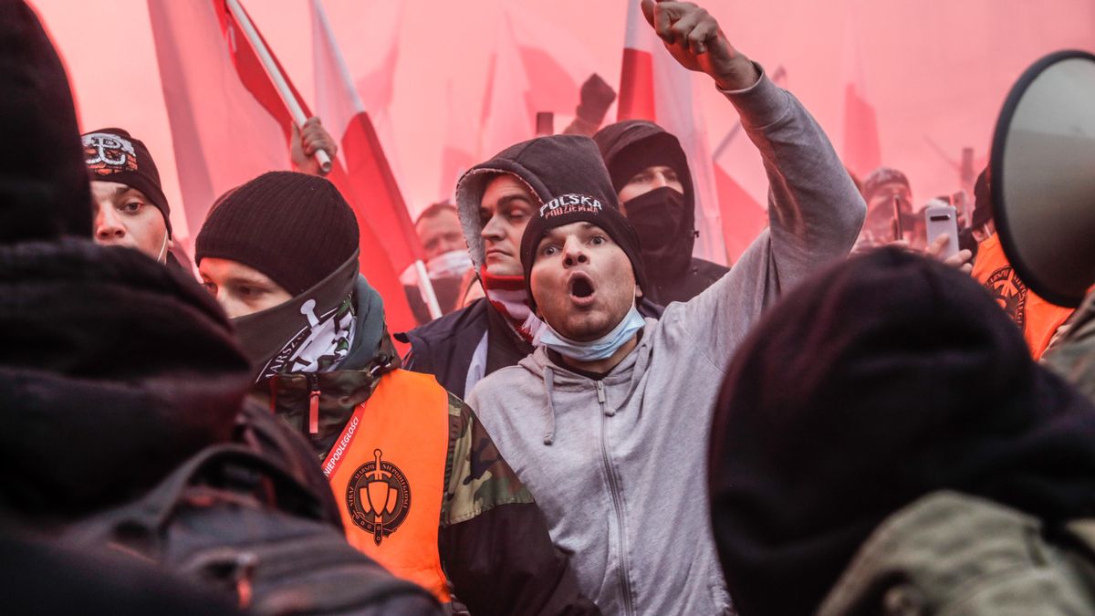 "Enseñe a su hija a hablar polaco": crece la xenofobia y se hunde el apoyo a la acogida de refugiados ucranianos en Polonia