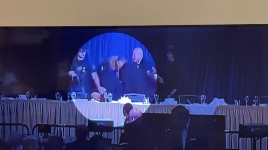 Trump, evacuado de la cena de corresponsales de la Casa Blanca tras un tiroteo en el que fue detenido el atacante