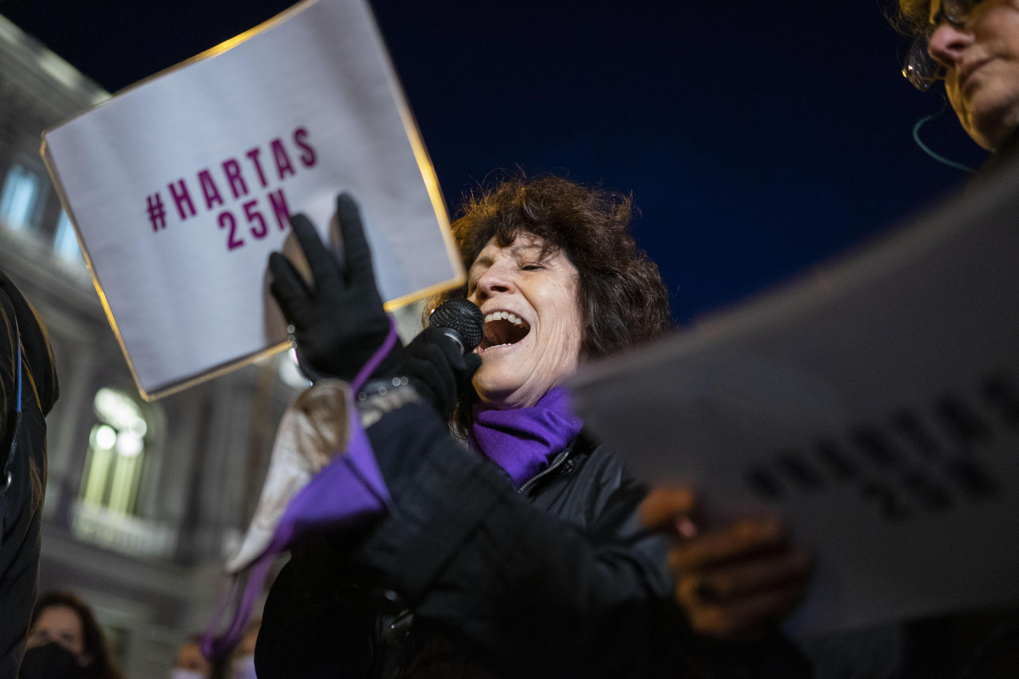 Una participante lee un manigfiesto