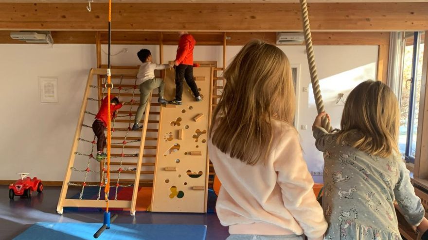 Niños jugando en una escuela infantil en Alemania