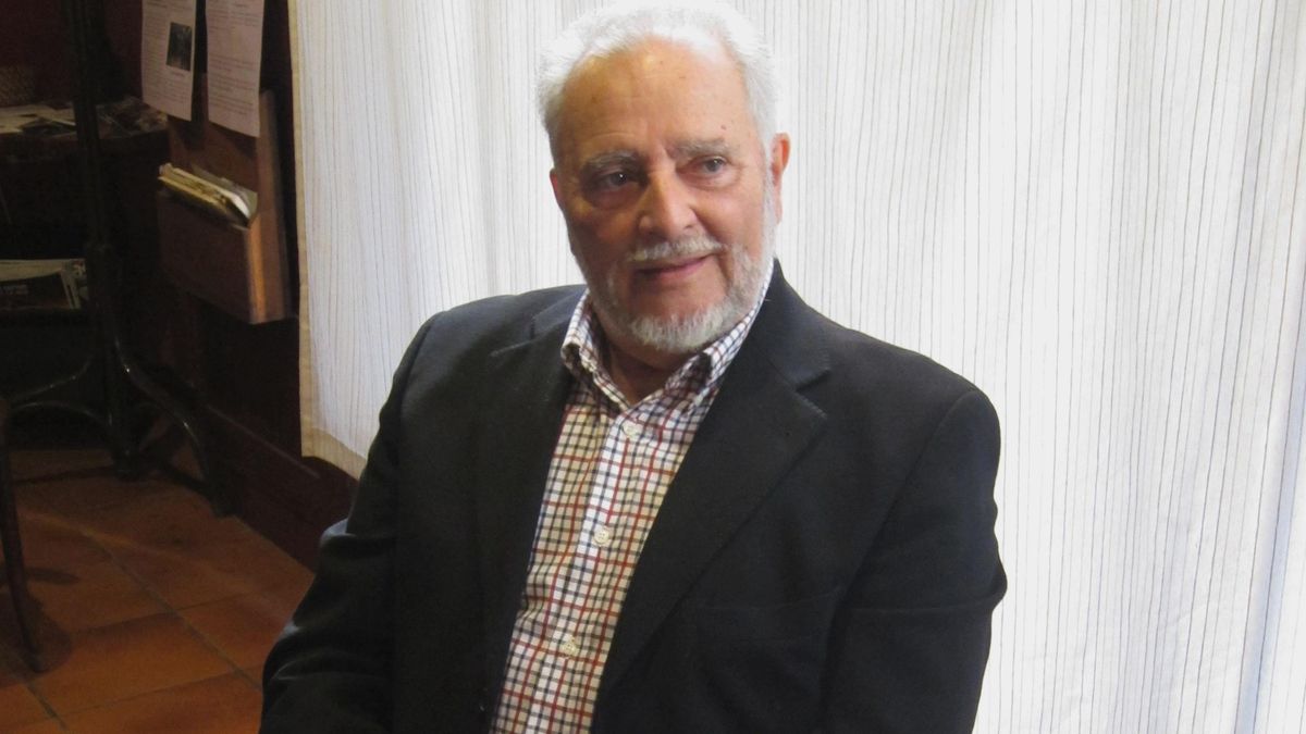Anguita apoya el derecho de autodeterminación pero admite que habría que reformar la Constitución