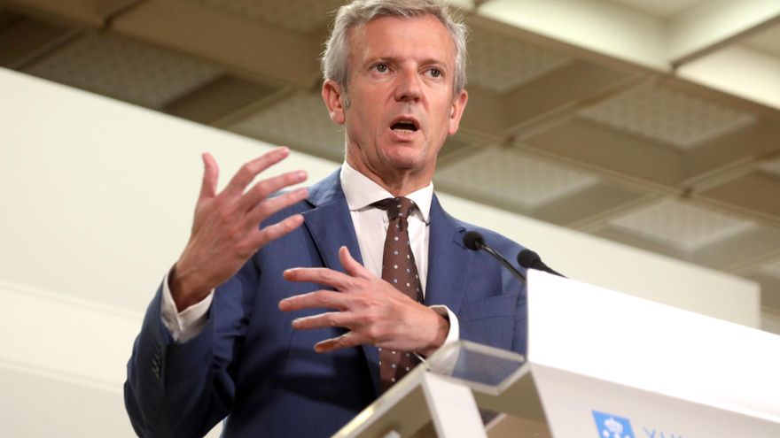 El presidente de la Xunta defiende el modelo que no garantiza un pediatra en cada centro de salud