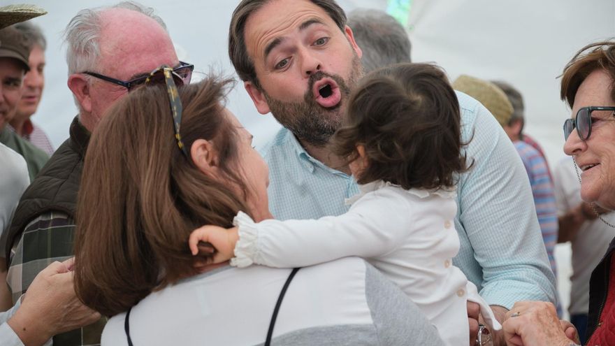 Paco Núñez, de campaña en la romería de San Isidro, tras pasar por la de Barbatona el domingo