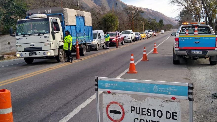Seguridad vial en vacaciones: qué se necesita para circular en auto por el país