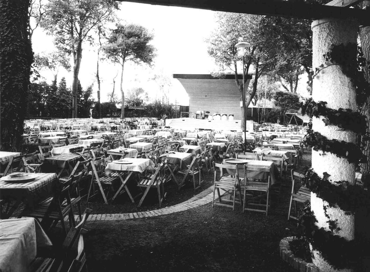 Una de las casetas de la Feria de Albacete en 1960
