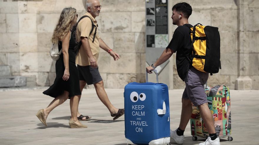 España esquivará la recesión con la ventaja del tirón del turismo y otro año de superávit comercial
