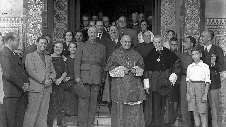 Mota, el sevillano "ilustre" enterrado con honores un mes antes que Queipo y partícipe de la depuración universitaria