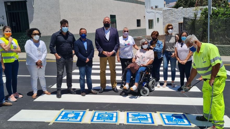 El Cabildo de Tenerife instala en Güímar el primer paso de peatones adaptado de la isla