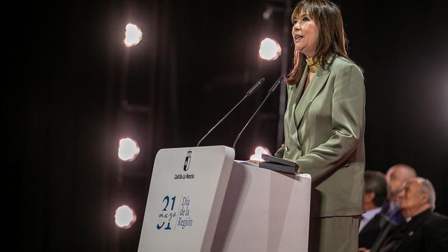 Mabel Lozano reivindica con su Medalla de Oro a "todos los quijotes y quijotas de Castilla-La Mancha"