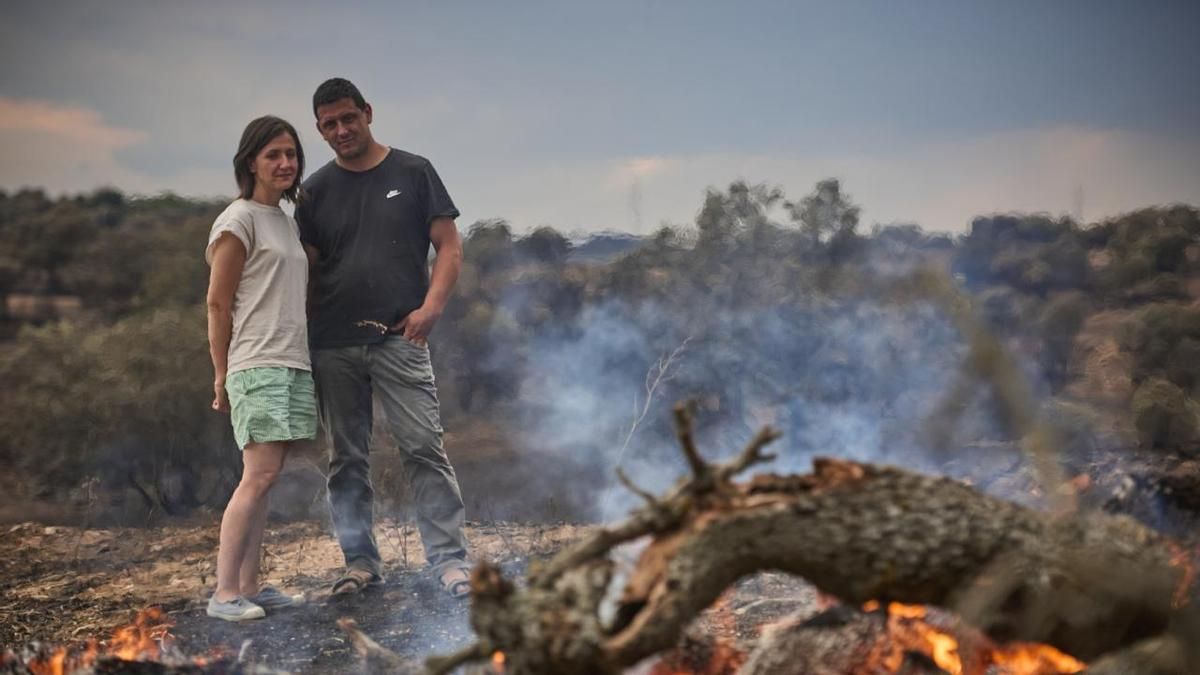 Neus Mangues y Rossend Pons, vecinos de Vilamajor, una de las localidades afectadas por el incendio