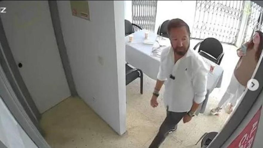 Un vídeo muestra a un concejal de Vox “allanando ilegalmente” la sede del Sindicat d'Estudiants de València