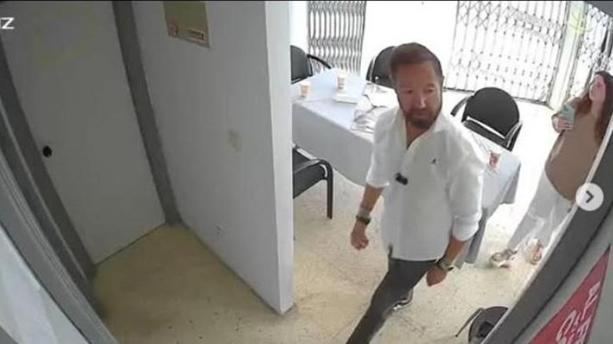 El Sindicat d'Estudiants acredita con el vídeo de seguridad que un edil de Vox de València "allana ilegalmente" su sede