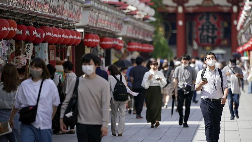 Tokio anotó hoy 107 casos de contagio de coronavirus en las últimas 24 horas, un dato que supera el centenar de infectados por primera vez desde el 2 de mayo pasado y más de un mes después de que en Japón quedara levantada la alerta sanitaria.