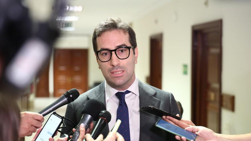El vicepresidente primero del Gobierno y ministro de Economía, Comercio y Empresa, Carlos Cuerpo, durante la celebración de la sesión extraordinaria de la Comisión Mixta para la Unión Europea, a 8 de julio de 2026, en Madrid (España). Cuerpo comparece a p