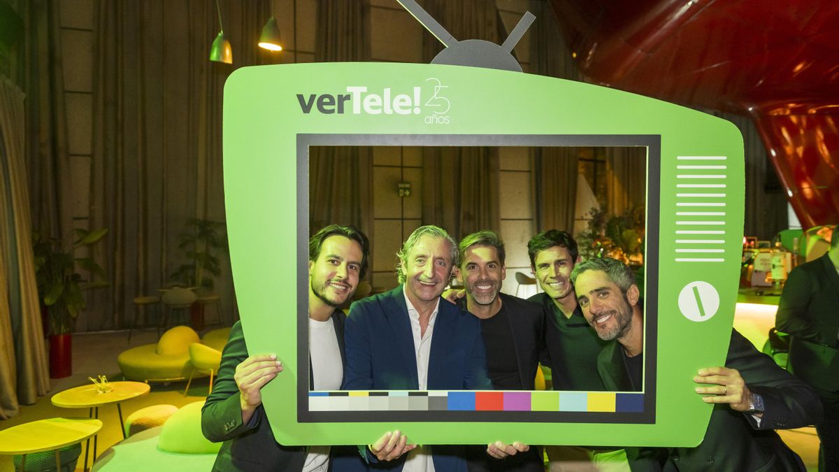 Juanfe Sanz, Josep Pedrerol, José Yélamo, Edu Aguirre y Roberto Leal en la fiesta 25 aniversario verTele