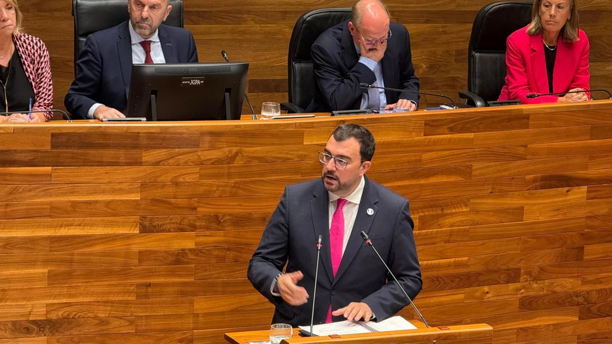 Adrián Barbón, durante su intervención.
