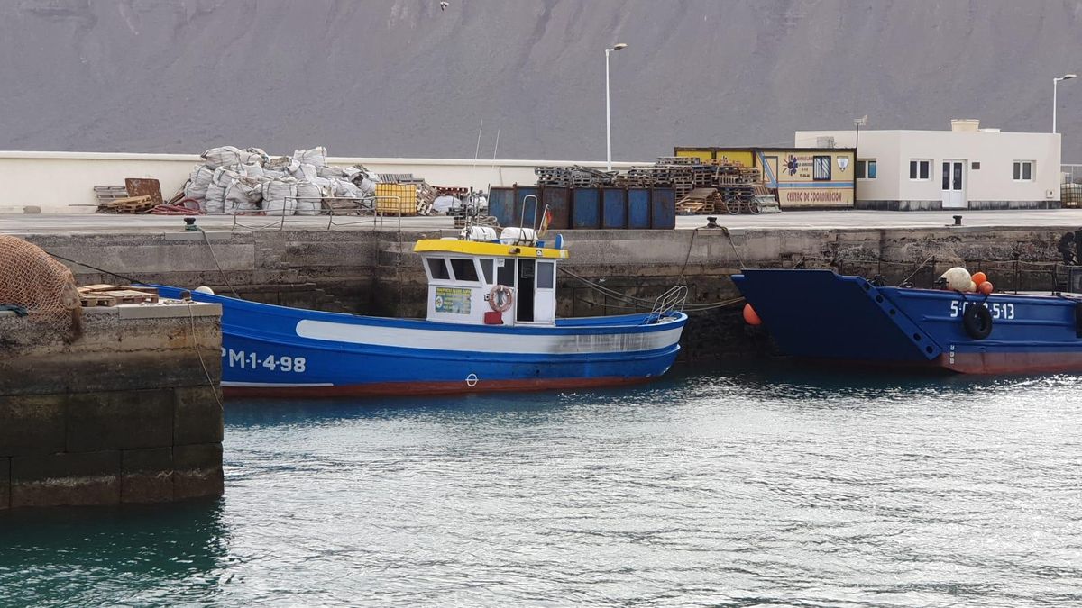 Puertos Canarios invertirá casi un millón de euros en renovar el pavimento del muelle de La Graciosa y lo prepara para "futuras mejoras"