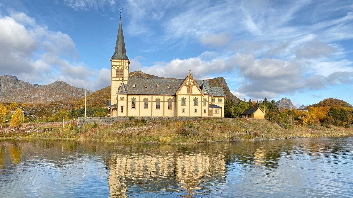 La iglesia de madera de Kabelvag tiene capacidad para 1.200 personas