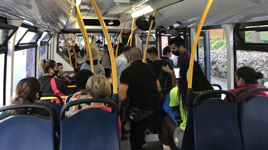 Línea 33 de Guaguas Municipales. (ALEJANDRO RAMOS)