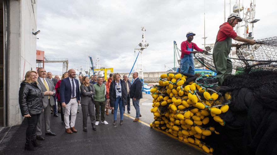 La presidenta de Cantabria, María José Sáenz de Buruaga, en el Puerto de Laredo. Foto de archivo