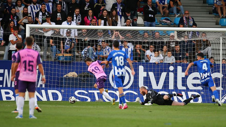El Tenerife repite indolencia, pero salva un punto en Ponferrada