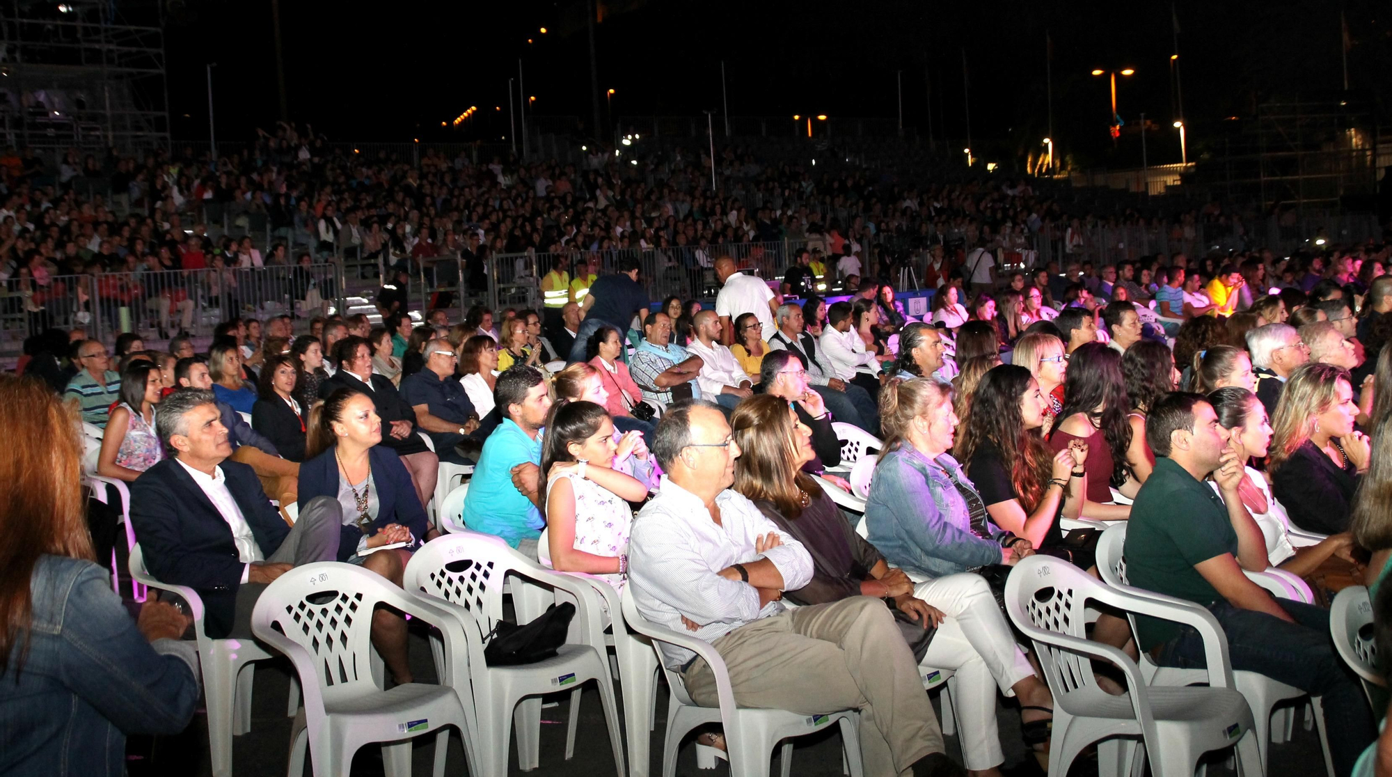 La gala de la Reina de La Bajada fue seguida por unas 4.000 personas. Foto: FERNANDO RODRÍGUEZ