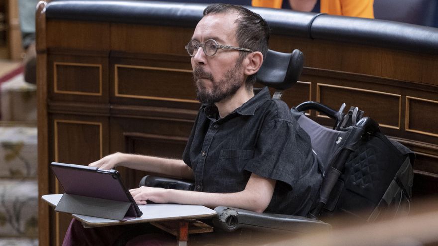 El portavoz de Unidas Podemos en el Congreso, Pablo Echenique, durante una sesión plenaria en el Congreso de los Diputados, a 25 de mayo de 2022, en Madrid (España).