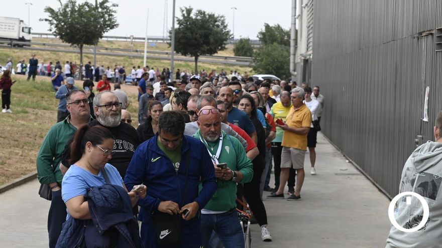 Pasión pese a todo: El Arcángel ya supera la mitad de su cupo y agota (de momento) la venta libre