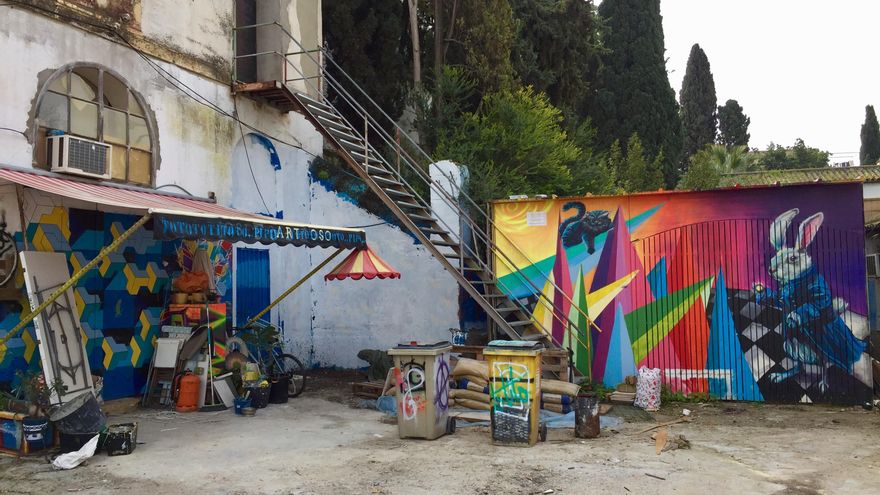 Los corralones artesanales son espacios socio-productivos que sobreviven en el casco histórico de Sevilla