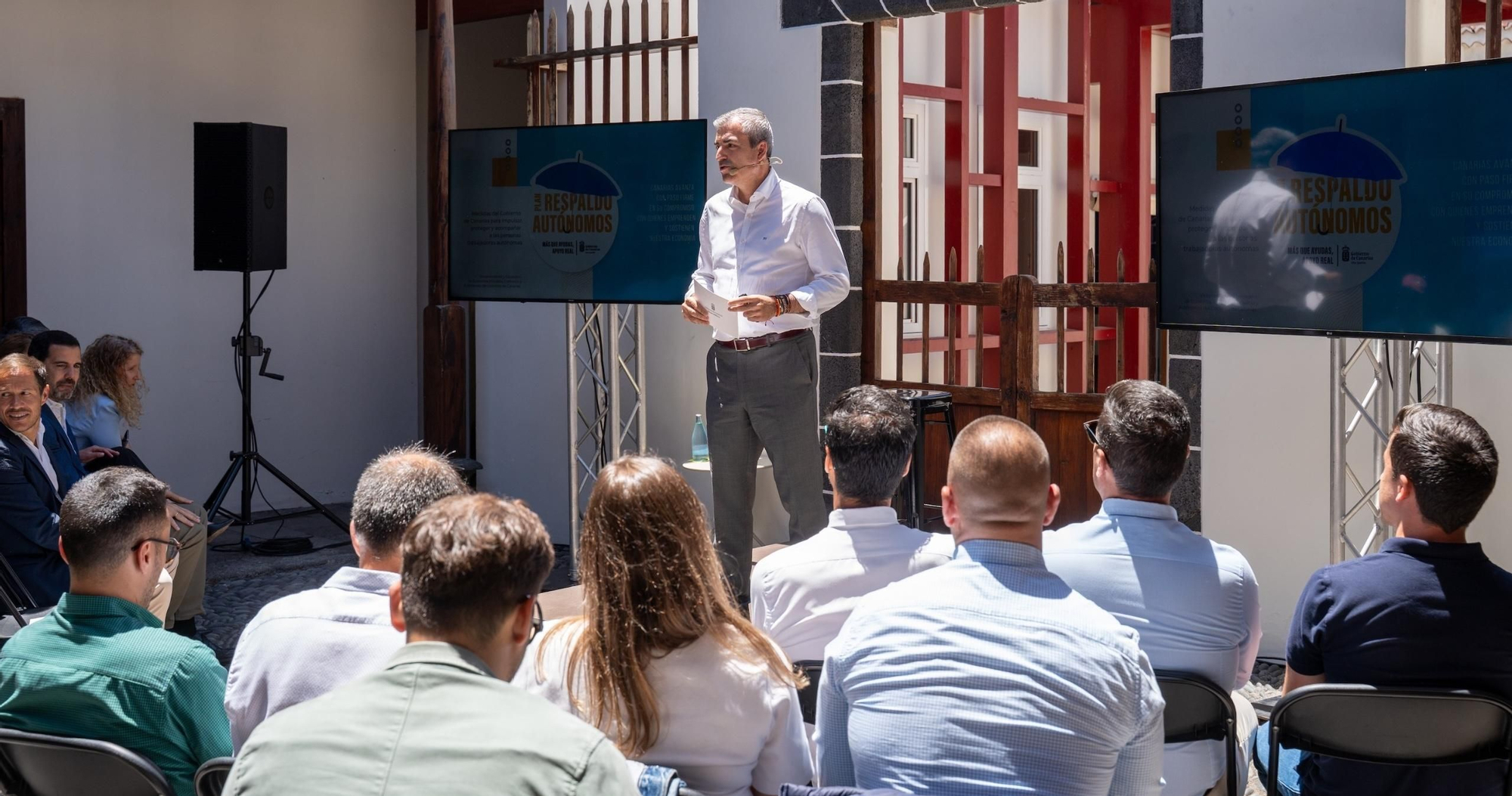 Manuel Domínguez presentó en La Palma las ayudas del Gobierno de Canarias para los autónomos.