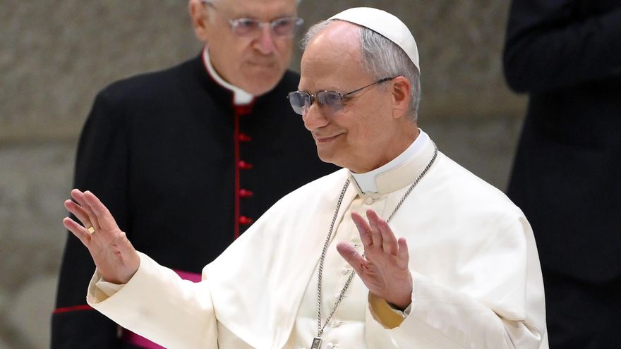 El papa visita la sede de los agustinos en Roma para rezar y almorzar con ellos