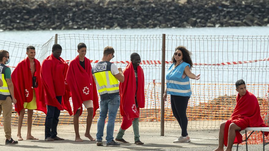 Llegan a Lanzarote y El Hierro en dos barcas 190 migrantes, entre ellos 12 niños