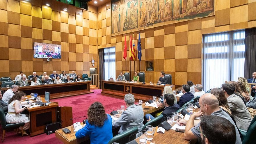 Vox aprieta al PP en Zaragoza por el reparto de asesores en el Ayuntamiento