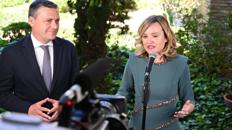 La secretaria general del PSOE Aragón, Pilar Alegría, y el portavoz de este partido en las Cortes de Aragón, Fernando Sabés.