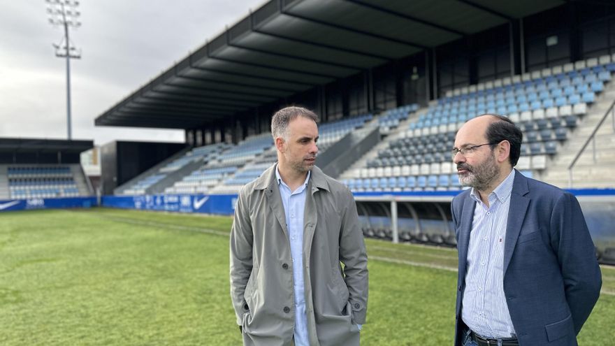 El concejal José Luis Urraca y el presidente de la Gimnástica, Siro del Barrio.