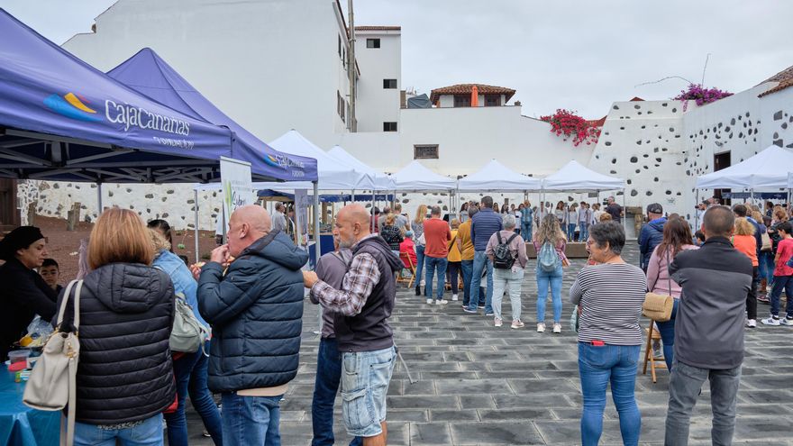 Puestos en la Feria de Artesanía y Tradiciones del Espacio Cultural de CajaCanarias en Garachico