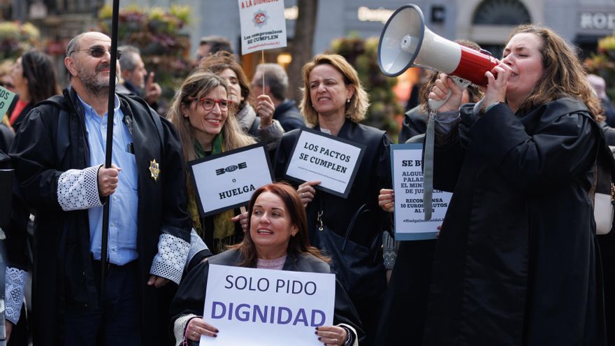 Más de 150 abogados de Las Palmas piden reunir a los operadores jurídicos y no levantarse hasta resolver el conflicto de los secretarios judiciales