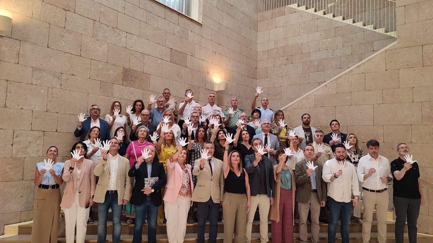 'La voz de las manos blancas’ , una exposición en honor a Miguel Ángel Blanco en el Ayuntamiento de Logroño
