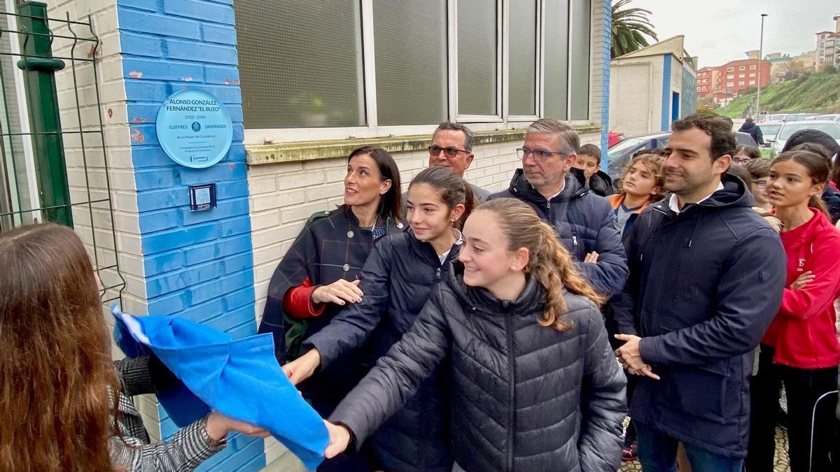 La Ruta Ilustres Santander dedica una placa a Alonso González, 'El Buzo', en el Centro de Formación Náutico-Pesquera