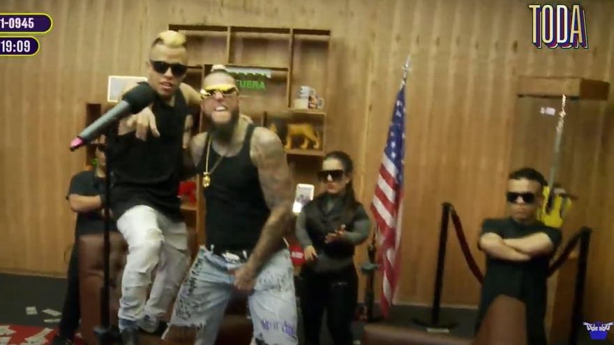 Con bandera de EE.UU y lluvia de dólares, se lanzó Carajo, el canal de stream libertario que encabeza Alex Caniggia