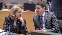 La vicepresidenta económica, Nadia Calviño, y el ministro de Finanzas irlandés, Paschal Donohoe.