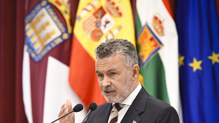 La carta de Conrado Escobar al difunto Azcona: "Esperamos, don Rafael, que acepte esta solicitud"